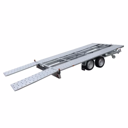 Autotransporter LIDER 43720 – 2,7 t mit Kippplattform, Doppelachse und Auffahrrampen